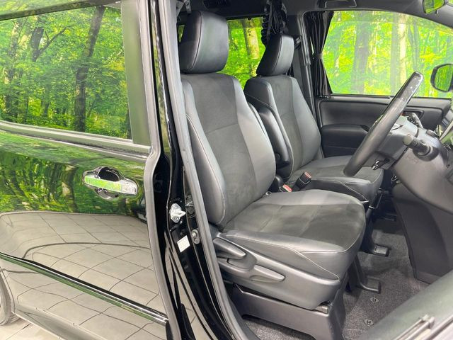 運転席シート廻りは使用感も少なく、良好な状態となっています。丁寧に使われていたことがよくわかりますね。