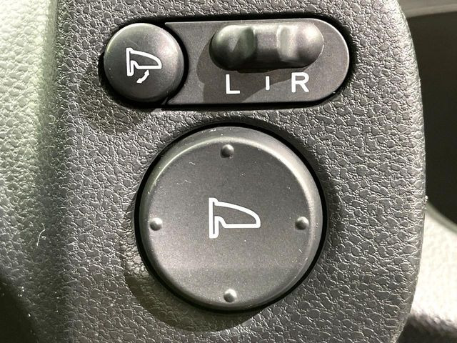 �y�d���i�[�~���[�z�T�C�h�~���[�͓d���i�[���ƂȂ��Ă���A�������ԏ�ł��L�Y�������X�N��}�����܂��B