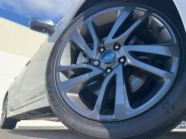 �y����17�C���`�A���~�z�C�[���z�O�ςɃ}�b�`���������A���~�z�C�[���𑕒����Ă���܂��B�e��ЊO�A���~�z�C�[����A�X�^�b�h���X�^�C�����戵�����Ă���܂��B���񂲑��k����������