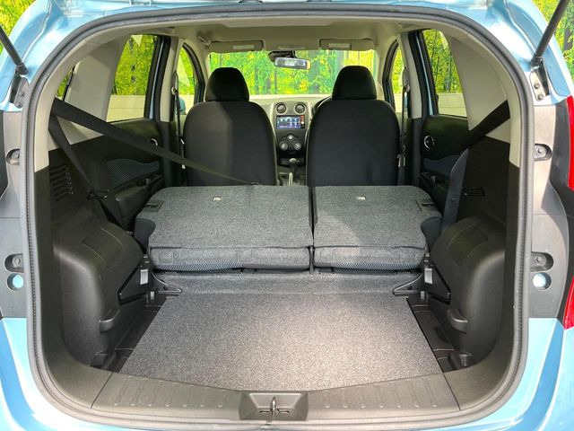 ���i�̂���������ʋ΁A���}���ɏ\���ȉ׎��X�y�[�X���m�ۂ��Ă���܂��B�Z�J���h�V�[�g��|���ƁA�傫�ȉו��̐ύڂ��\�ł���