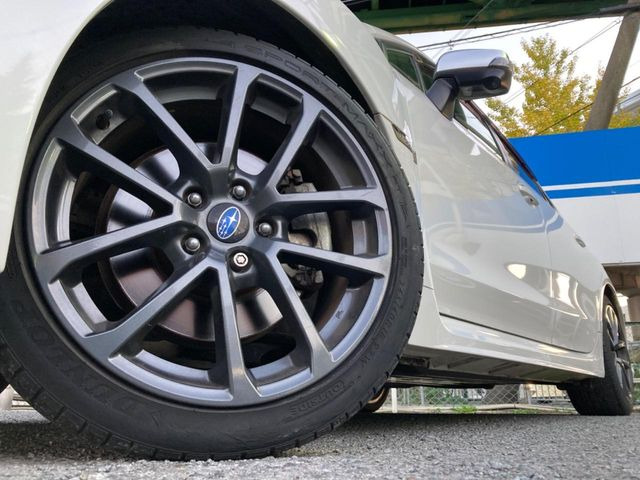 �y����18�C���`�A���~�z�C�[���z�O�ςɃ}�b�`���������A���~�z�C�[���𑕒����Ă���܂��B�e��ЊO�A���~�z�C�[����A�X�^�b�h���X�^�C�����戵�����Ă���܂��B���񂲑��k����������