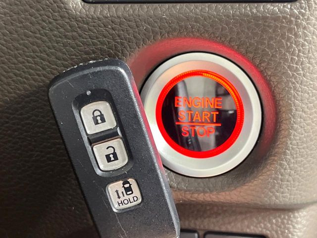 �yHonda�X�}�[�g�L�[�z�J�o����|�P�b�g�ɓ��ꂽ�܂܂ł��h�A�̎{���E�������\�ȃX�}�[�g�L�[�𑕔��B�G���W���̃I���E�I�t�����J�M�����o���K�v����������Ƃ��Ă��֗��ł���