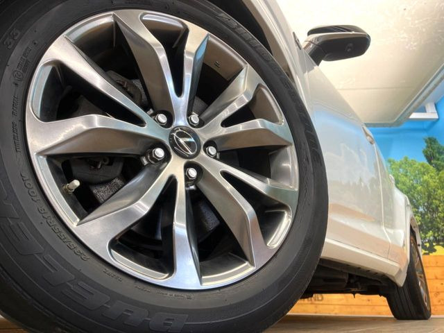 �y����18�C���`�A���~�z�C�[���z�O�ςɃ}�b�`���������A���~�z�C�[���𑕒����Ă���܂��B�e��ЊO�A���~�z�C�[����A�X�^�b�h���X�^�C�����戵�����Ă���܂��B���񂲑��k����������