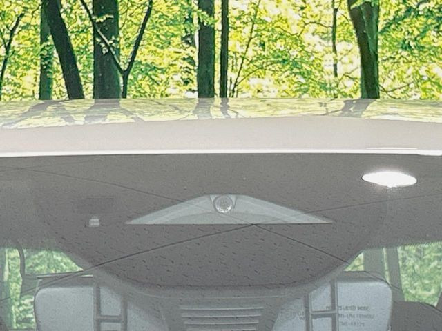 �y�X�}�[�g�u���[�L�T�|�[�g�z���s���ɑO���̎ԗ�����F�����A�Փ˂������Ȏ��͌x��ƃu���[�L�ŏՓˉ���Ɣ�Q�y�����A�V�X�g�B�����S�Ƀh���C�u�����y���݂��������܂��B