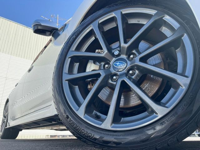 �y�O���[�h��p����18�C���`�A���~�z�C�[���z�f�U�C�����̍��������A���~�z�C�[���𑕒����Ă���܂��B�e��ЊO�A���~�z�C�[����A�X�^�b�h���X�^�C�����戵�����Ă���܂��B���񂲑��k����������