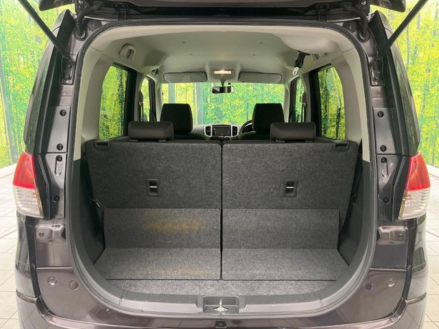 ���i�̂���������ʋ΁A���}���ɏ\���ȉ׎��X�y�[�X���m�ۂ��Ă���܂��B�Z�J���h�V�[�g��|���ƁA�傫�ȉו��̐ύڂ��\�ł���