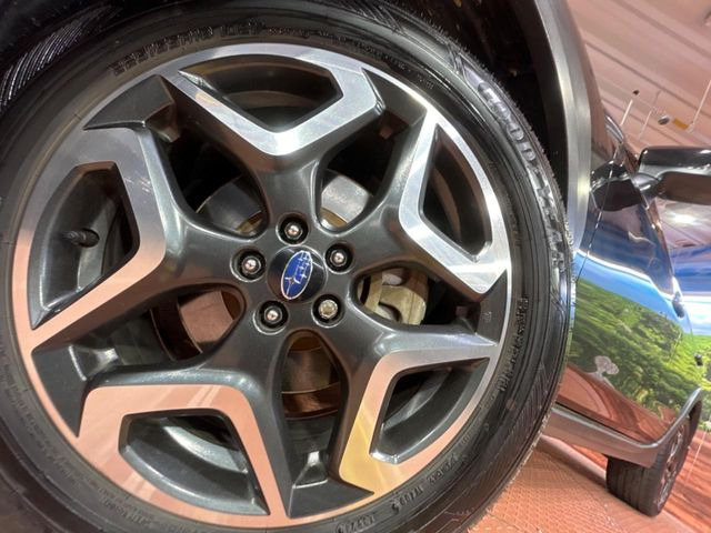 �y����18�C���`�A���~�z�C�[���z�O�ςɃ}�b�`���������A���~�z�C�[���𑕒����Ă���܂��B�e��ЊO�A���~�z�C�[����A�X�^�b�h���X�^�C�����戵�����Ă���܂��B���񂲑��k����������