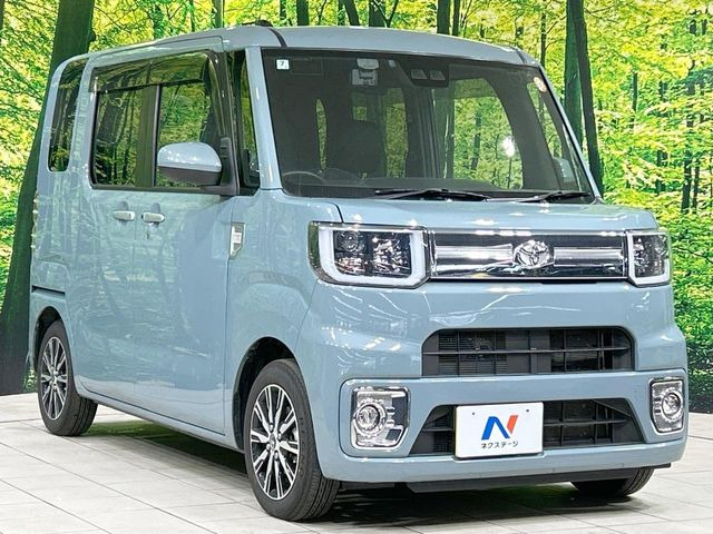 高透明度のガラス皮膜で撥水はもちろん、上質なツヤ・光沢を実現。紫外線や酸性雨から大切な愛車を保護し、色あせ・劣化を防止。「弾スプラッシュコート」、「弾プリミッサコート」からお選びいただけます。