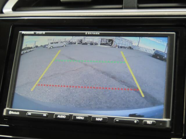 �o�b�N�J�����𑕔����Ă���܂��B���Ԏ��ɑ�ϖ𗧂��܂����^�]�����ȕ��̖����ɂȂ��Ă���܂��B