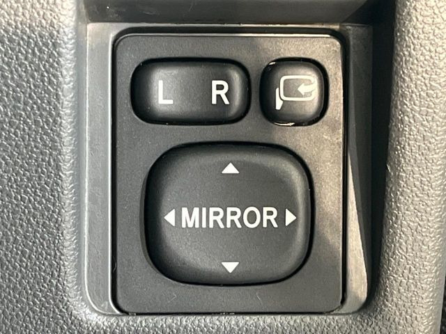 �y�d���i�[�~���[�z�T�C�h�~���[�͓d���i�[���ƂȂ��Ă���A�������ԏ�ł��L�Y�������X�N��}�����܂��B