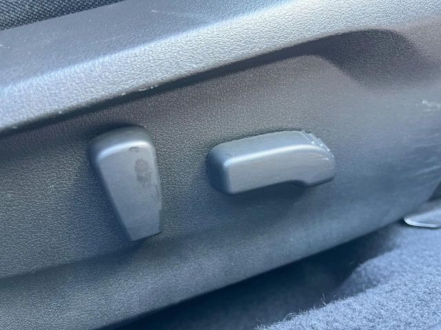 【パワーシート】スイッチ一つで簡単にシートの微調整が可能!電動だから力もいりません!快適なシートポジションにセットして、快適なドライブをお楽しみください。