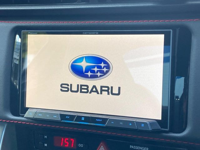 【純正ナビ】人気の純正ナビを装備しております。ナビの使いやすさはもちろん、オーディオ機能も充実!キャンプや旅行はもちろん、通勤や買い物など普段のドライブも楽しくなるはず♪