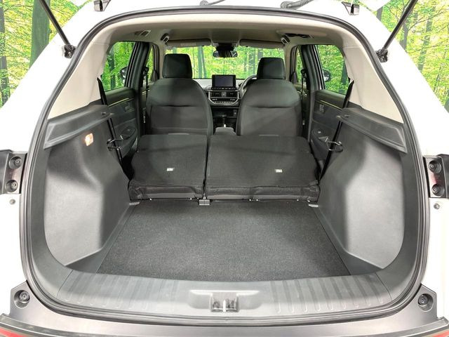 ���i�̂���������ʋ΁A���}���ɏ\���ȉ׎��X�y�[�X���m�ۂ��Ă���܂��B�Z�J���h�V�[�g��|���ƁA�傫�ȉו��̐ύڂ��\�ł���