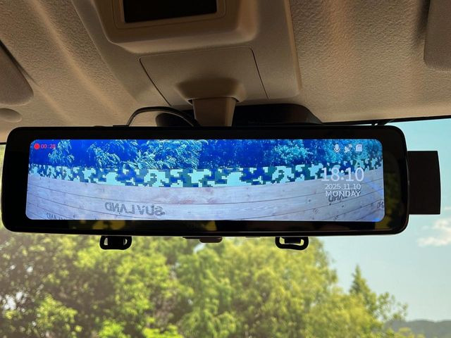 【デジタルインナーミラー】後席の大きな荷物や同乗者で後方が確認しづらい時でも安心!カメラが撮影した車両後方の映像をルームミラー内に表示。クリアな視界で状況の確認が可能です!