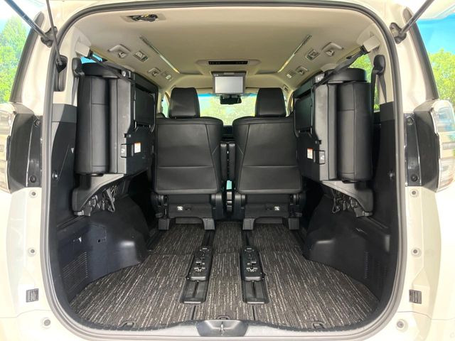 ���i�̂���������ʋ΁A���}���ɏ\���ȉ׎��X�y�[�X���m�ۂ��Ă���܂��B�Z�J���h�V�[�g��|���ƁA�傫�ȉו��̐ύڂ��\�ł���