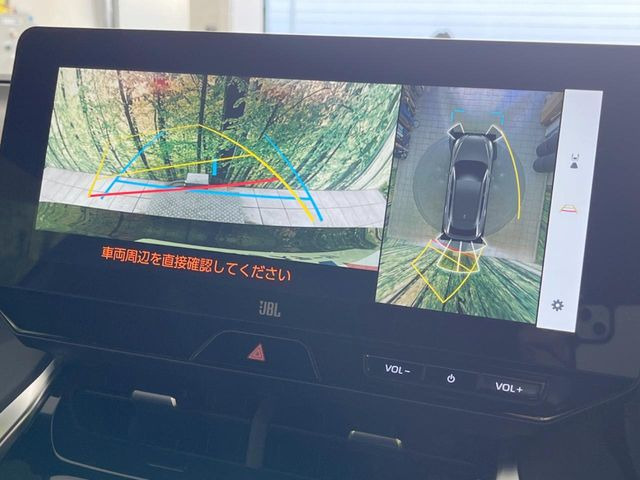 【パノラミックビューモニター】専用のカメラにより、上から見下ろしたような視点で360度クルマの周囲を確認することができます☆死角部分も確認しやすく、狭い場所での切り返しや駐車もスムーズに行えます。