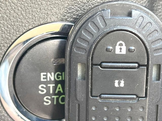 �y�L�[�t���[�V�X�e���z�J�o����|�P�b�g�ɓ��ꂽ�܂܂ł��h�A�̎{���E�������\�ȃX�}�[�g�L�[�𑕔��B�G���W���̃I���E�I�t�����J�M�����o���K�v����������Ƃ��Ă��֗��ł���