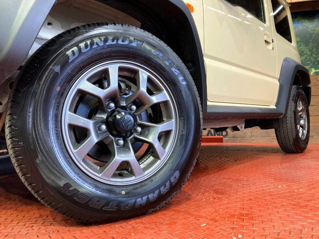 【純正15インチアルミホイール】外観にマッチした純正アルミホイールを装着しております。各種社外アルミホイールや、スタッドレスタイヤも取扱いしております。是非ご相談ください♪