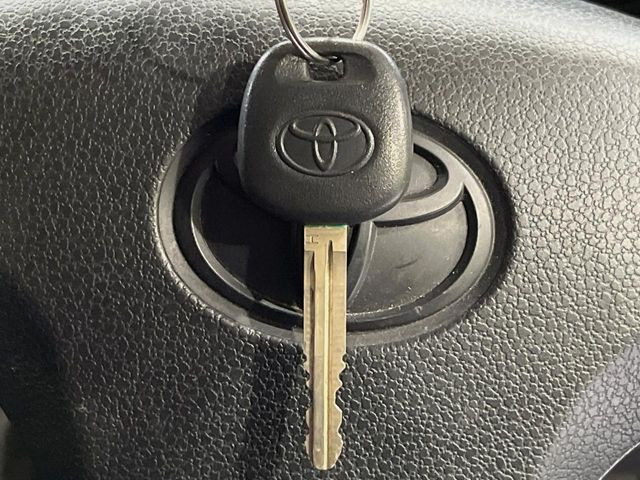 【キーレス】少し離れた場所からでもボタン一つでドアの開錠・施錠ができるのでとっても便利!ドアの鍵穴周りに傷をつけることもありません♪