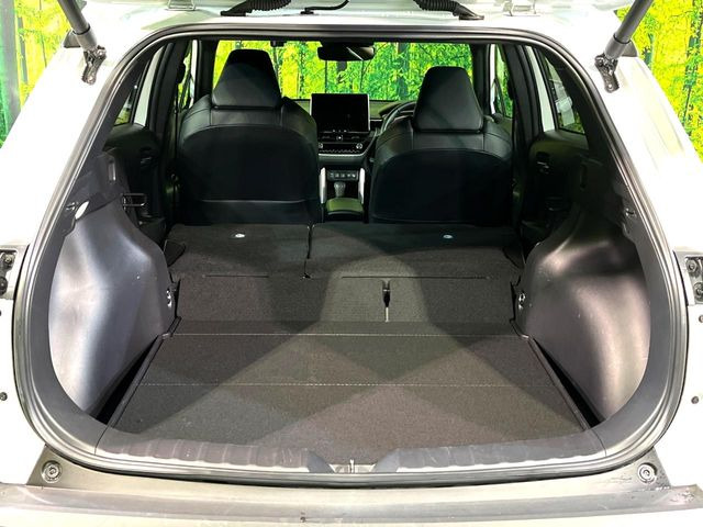 ���i�̂���������ʋ΁A���}���ɏ\���ȉ׎��X�y�[�X���m�ۂ��Ă���܂��B�Z�J���h�V�[�g��|���ƁA�傫�ȉו��̐ύڂ��\�ł���