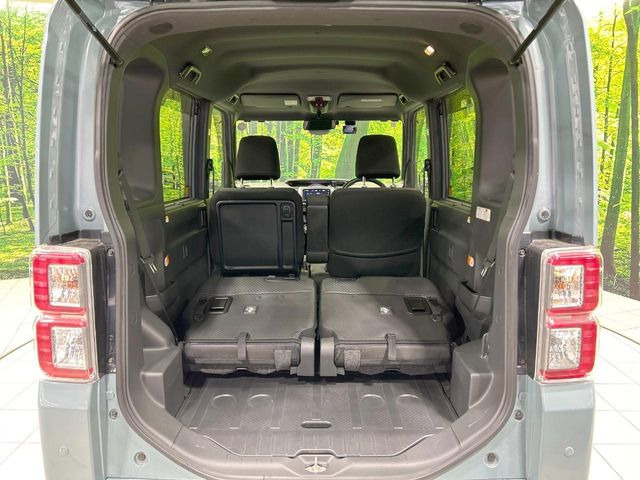 後席を格納すると、これだけの広さが!シーンに合わせたシートアレンジで、大きな荷物も積むことが出来ます♪