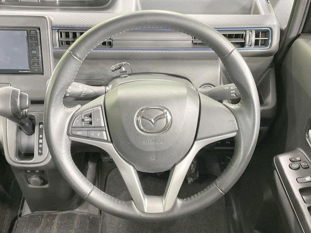 �y�����v�����X�e�A�����O�z�㎿�Ȋv���g�p���邱�ƂŁA��ɂ����������݂ƂĂ��^�]���₷���n���h���ł���