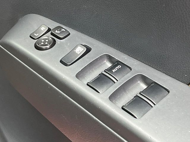 �y�d���i�[�~���[�z�T�C�h�~���[�͓d���i�[���ƂȂ��Ă���A�������ԏ�ł��L�Y�������X�N��}�����܂��B