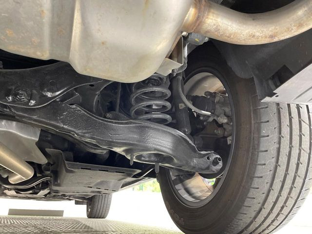 安心の最長10年・走行無制限保証(有償)をご用意。保証内容も充実はもちろん、無料点検&オイル交換や、年中無休の全国・24時間ロードサービスも付帯されておりますのでご安心下さい。