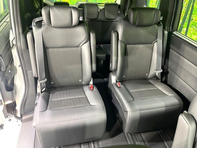 高品質なオリジナルフロアマットもオプションにてご用意しております。お好きなデザインやカラーをお車に合わせて選んでいただくことができます♪