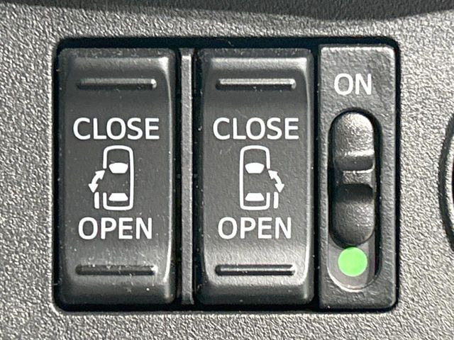 【両側パワースライドドア】スマートキーや運転席のスイッチで後席両側スライドドアの開閉が可能♪電動だから力を入れてドアを開ける必要が無く、小さなお子様でも簡単に開け閉めでき快適です♪