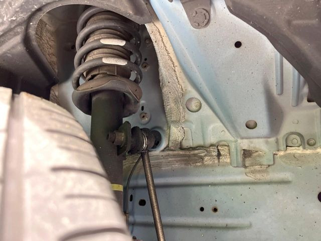 お車を安心してお乗りいただく為には、足回りの定期点検が欠かせません。サービスサポート(有償保証)では無料点検もご提供しており、安心のカーライフをお過ごしいただけるサポート体制が整っています。