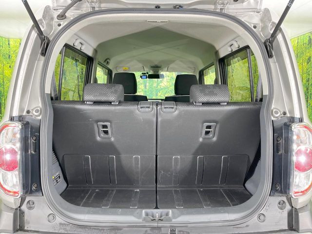 ���i�̂���������ʋ΁A���}���ɏ\���ȉ׎��X�y�[�X���m�ۂ��Ă���܂��B�Z�J���h�V�[�g��|���ƁA�傫�ȉו��̐ύڂ��\�ł���