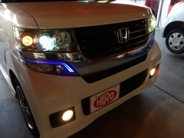 フォグランプ★霧が発生しているときに視界を確保する以外に、豪雨などで視界が悪いとき、対向車に自分の車の存在をアピールして接近を知らせる役割があります!