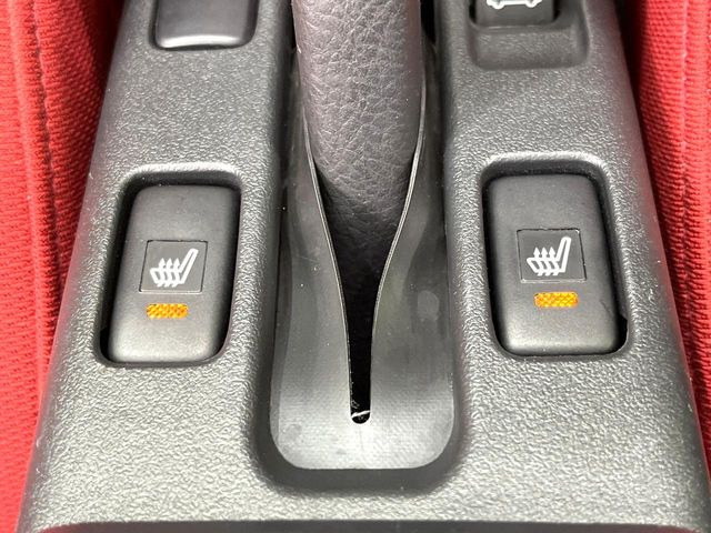 【シートヒーター】寒い日に重宝するシートヒーター!エアコンより早く温まってくれるので寒がりの人も安心ですね♪エアコンの温風は乾燥するから苦手、という方にもをおすすめです。