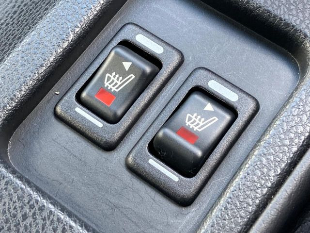 【シートヒーター】寒い日に重宝するシートヒーター!エアコンより早く温まってくれるので寒がりの人も安心ですね♪エアコンの温風は乾燥するから苦手、という方にもをおすすめです。