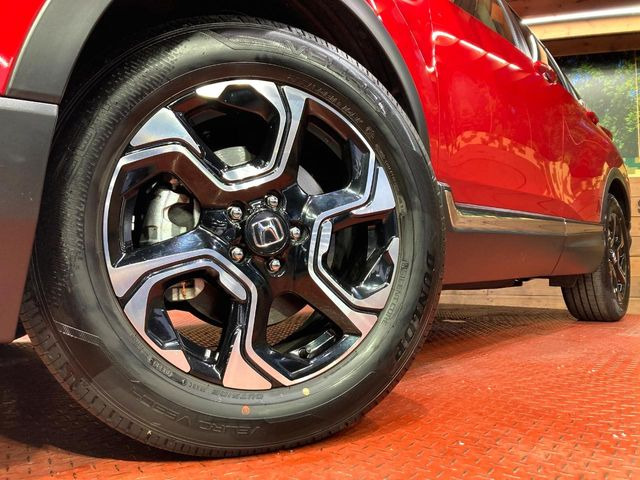 【純正18インチアルミホイール】外観にマッチした純正アルミホイールを装着しております。各種社外アルミホイールや、スタッドレスタイヤも取扱いしております。是非ご相談ください♪