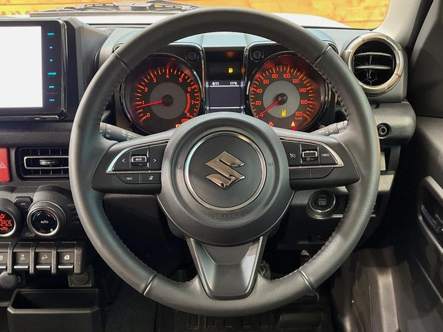 【純正革巻きステアリング】上質な革を使用することで、手にしっかり馴染みとても運転しやすいハンドルです♪