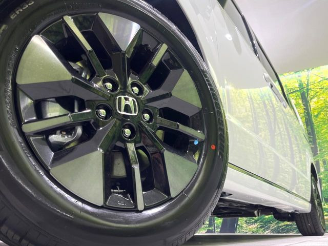 【純正16インチアルミホイール】外観にマッチした純正アルミホイールを装着しております。各種社外アルミホイールや、スタッドレスタイヤも取扱いしております。是非ご相談ください♪