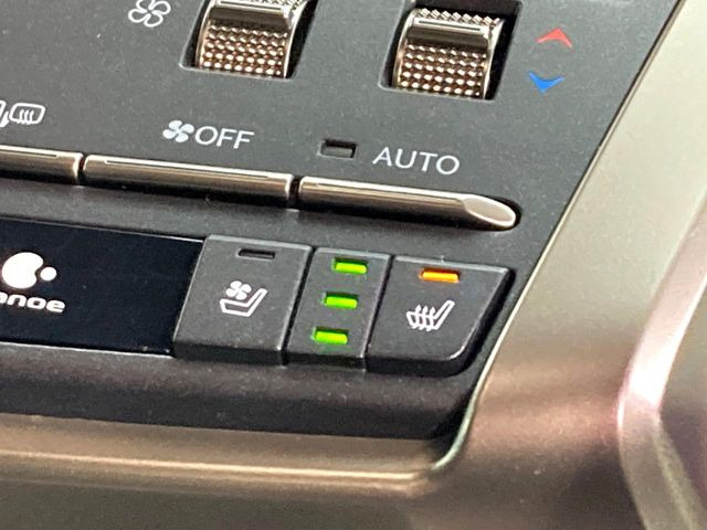 【シートベンチレーション】夏場は涼しい風でお尻や背中の熱やムレを防ぎ、冬はエアコンよりも早く温まってポカポカに!季節を問わず快適に過ごせます。