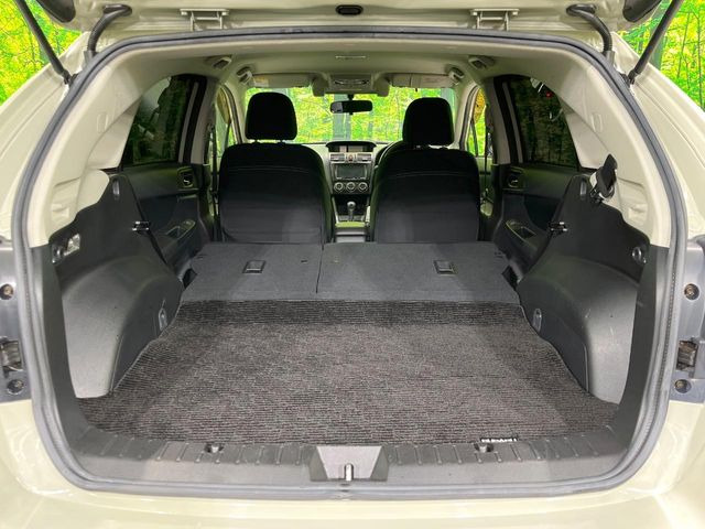 後席を格納すると、これだけの広さが!シーンに合わせたシートアレンジで、大きな荷物も積むことが出来ます♪