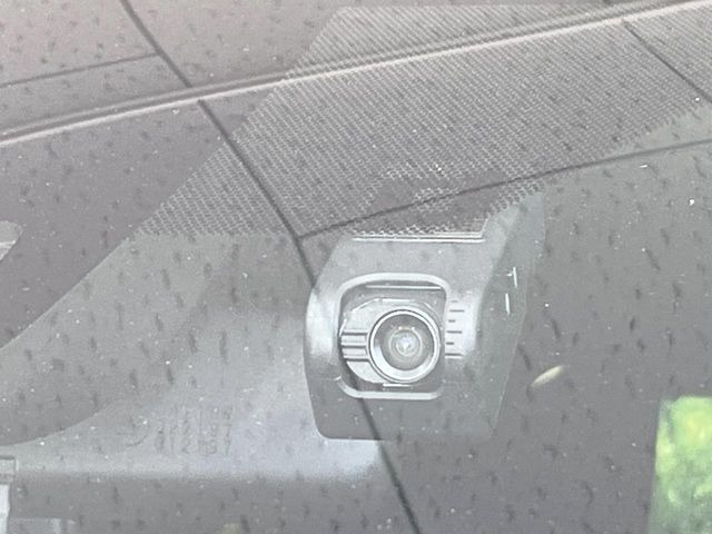 【ドライブレコーダー】安心・安全なカーライフに必須のドライブレコーダーを装備!走行中はもちろん、あおり運転や事故に遭遇した際の状況も映像で記録し、万一のリスクに備えます。