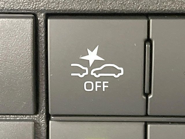 【スマートアシスト】走行中に前方の車両等を認識し、衝突しそうな時は警報とブレーキで衝突回避と被害軽減をアシスト。より安全にドライブをお楽しみいただけます。