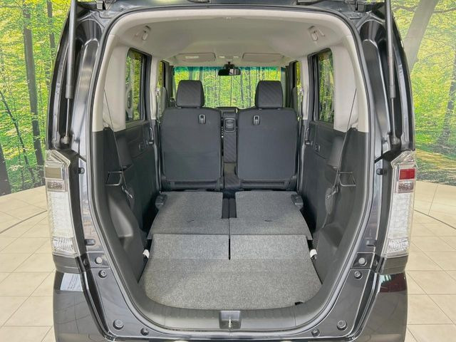 ���i�̂���������ʋ΁A���}���ɏ\���ȉ׎��X�y�[�X���m�ۂ��Ă���܂��B�Z�J���h�V�[�g��|���ƁA�傫�ȉו��̐ύڂ��\�ł���