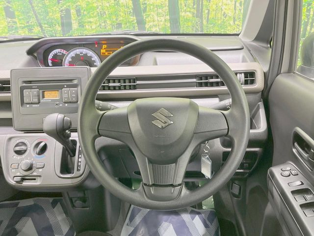 ステアリングも使用感が少なく、きれいな状態となっております♪