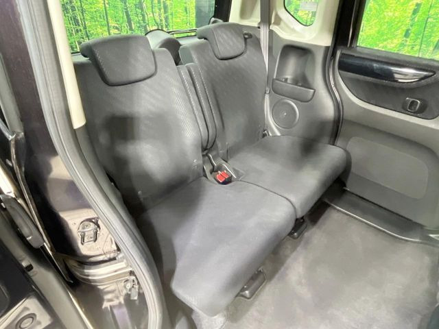 後部座席も気になるようなキズ・汚れやへたり等、大きなダメージはなく、良好な状態です。