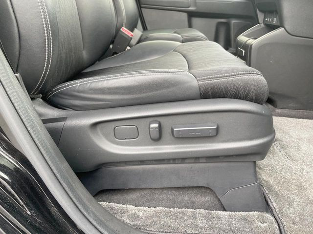 【パワーシート】スイッチ一つで簡単にシートの微調整が可能!電動だから力もいりません!快適なシートポジションにセットして、快適なドライブをお楽しみください。