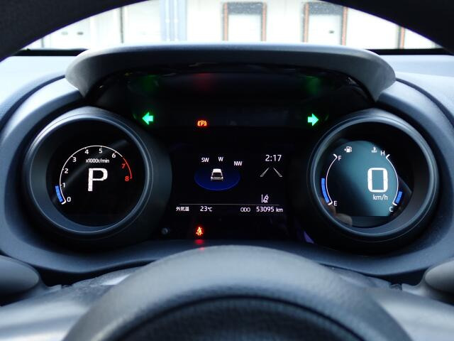 メーターパネルも知りたい情報が一目瞭然ですね。