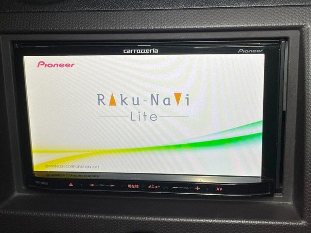 【ナビゲーション】使いやすいナビで目的地までしっかり案内してくれます。各種オーディオ再生機能も充実しており、お車の運転がさらに楽しくなります!!