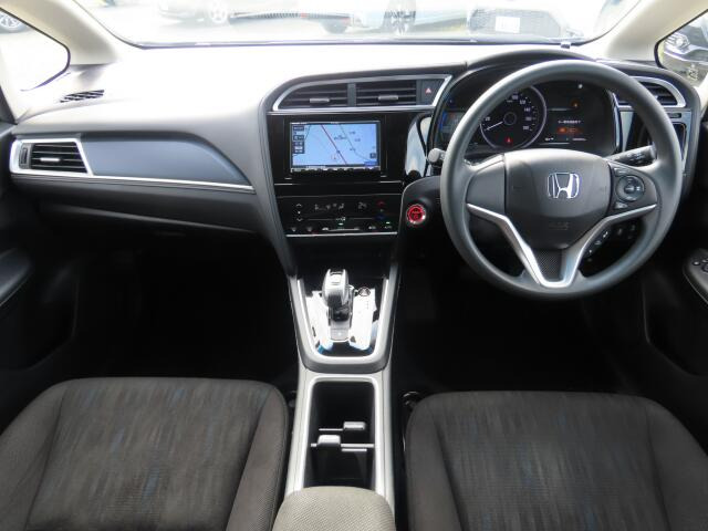 ���O���̐��|�E�K���X�n�{�f�B�R�[�e�B���O��CAR�N���[�j���O���Ǝ҂��{�H�������܂��̂ő�ϐ����B�I���b�N�X�����Ԃł݂͂Ȃ��܂ɉ��K�ȃh���C�u�����񑩁B