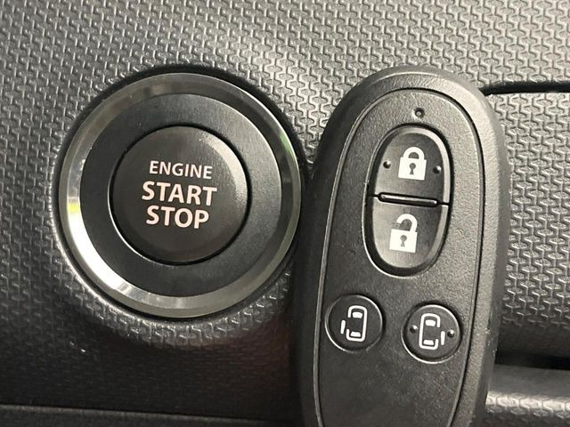 �y�I�y���[�V�����L�[�z�J�o����|�P�b�g�ɓ��ꂽ�܂܂ł��h�A�̎{���E�������\�ȃX�}�[�g�L�[�𑕔��B�G���W���̃I���E�I�t�����J�M�����o���K�v����������Ƃ��Ă��֗��ł���